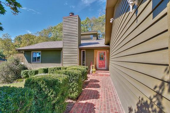 2nd image of 4811 Lake Park Ct
