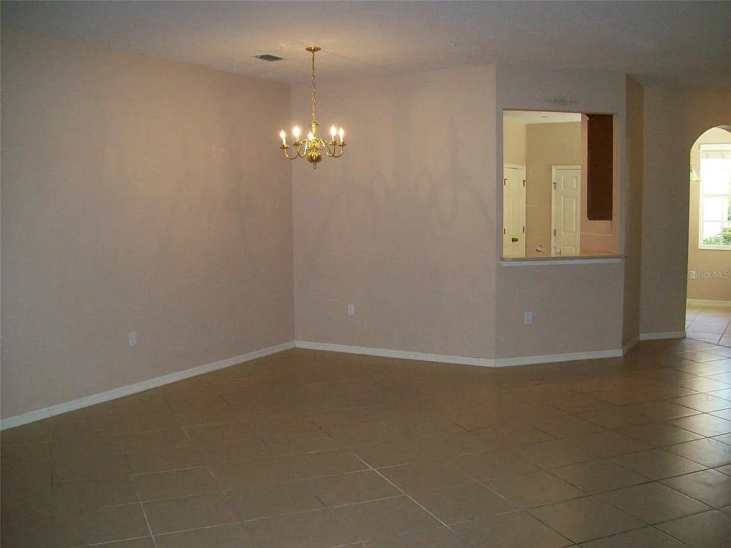 3 bed, 2.5 bath, 1912 sqft, $2,195 — Photo 2