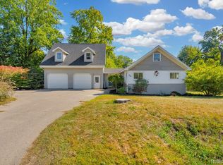 24 N Conklin Rd, Lake Orion, MI 48362