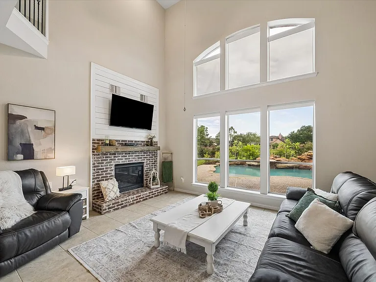 1125 Shady Knoll Ln — Photo 7