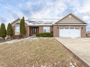 155 Ridgeview Dr, Saint Robert, MO 65584