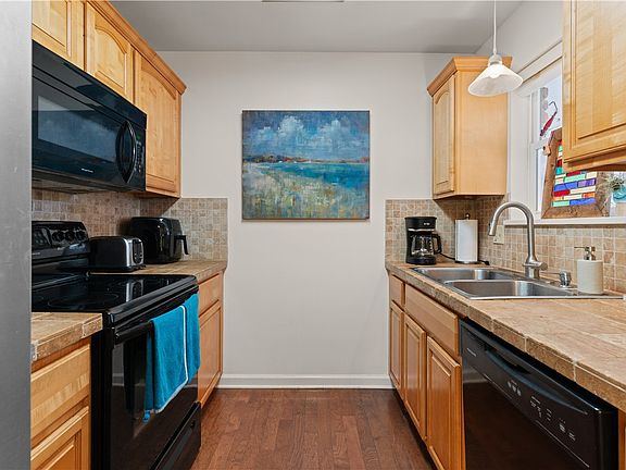 4th image of 123 Riverview Dr