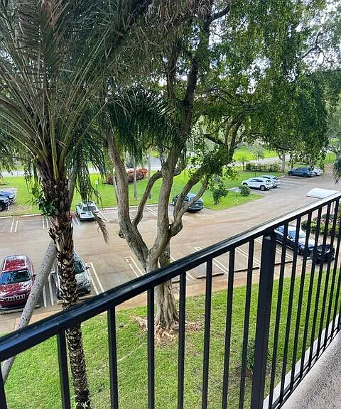 2751 N Palm Aire Dr #402 — Photo 16