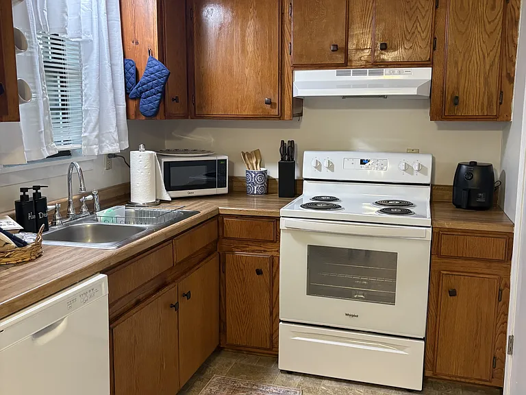 1803 Thomas Ln #B — Photo 21