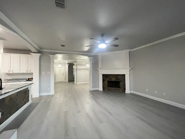 813 Lake Forest Trl — Photo 7