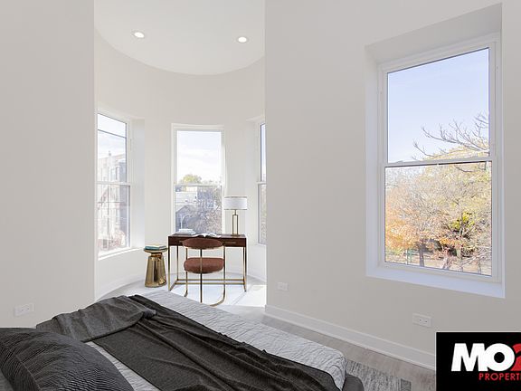 5th image of 725 N Hoyne Ave #2F