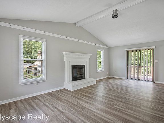 3rd image of 3012 Sand Hills Dr