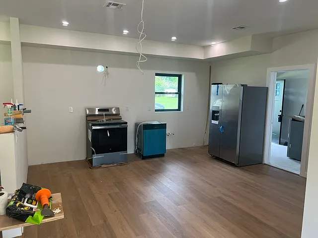 4 bed, $4,000 — Photo 4