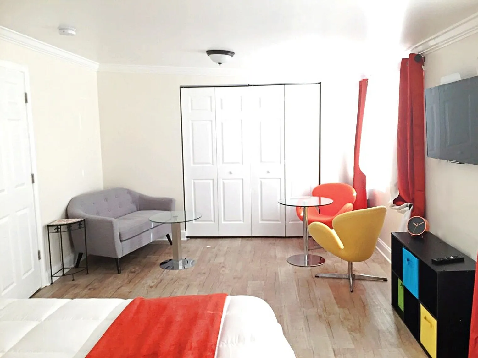 1 bed, 1.0 bath, $2,121 — Photo 2