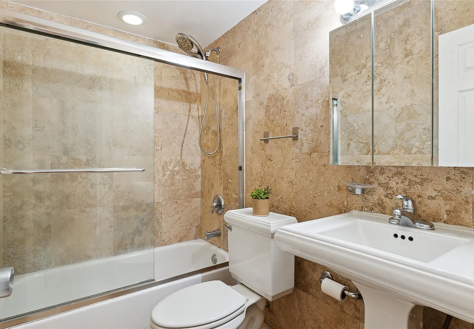 2 bed, 988 sqft, $1,849 — Photo 3