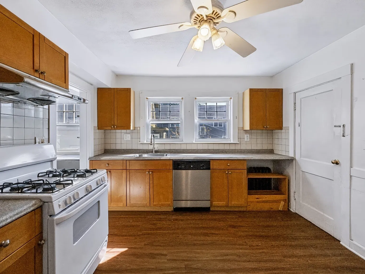 2 bed, 1.0 bath, 1250 sqft, $2,650 — Photo 4