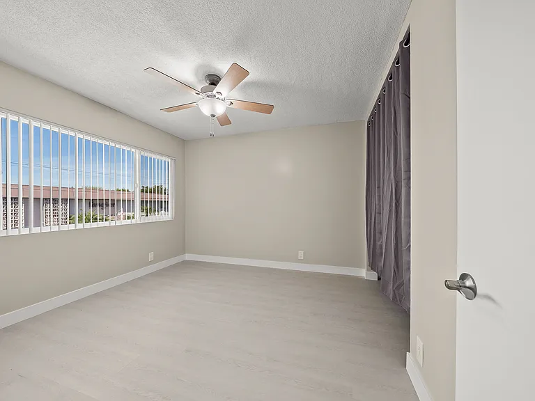 12236 Manor Dr. — Photo 47