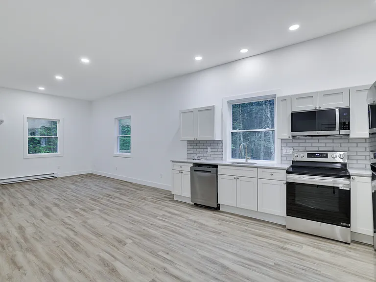 127 Evergreen Ln #3 — Photo 2