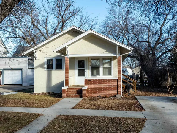 512 1st St NE, Minot, ND 58703