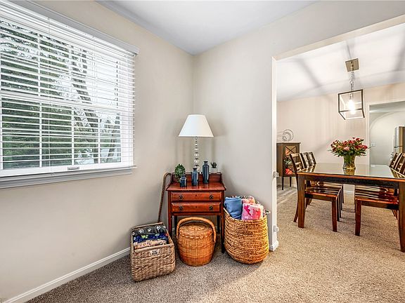5th image of 238 Meadowbrook Dr