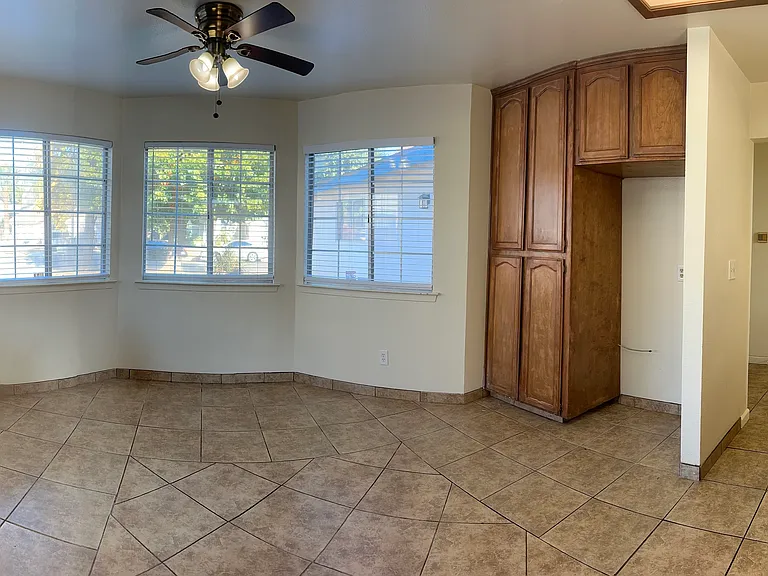 4527 W Providence Ave — Photo 21