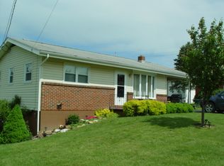 687 3rd St, Romney, WV 26757