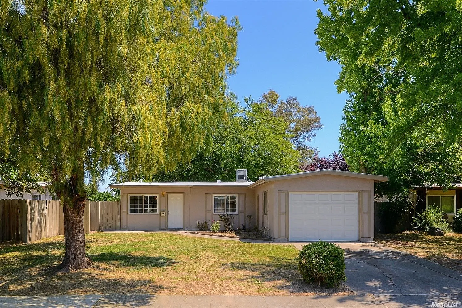 3917 Moonbeam Dr photo 1