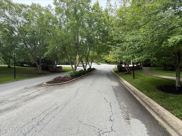 5303-5307 Worthington Place Dr, Louisville, KY 40241