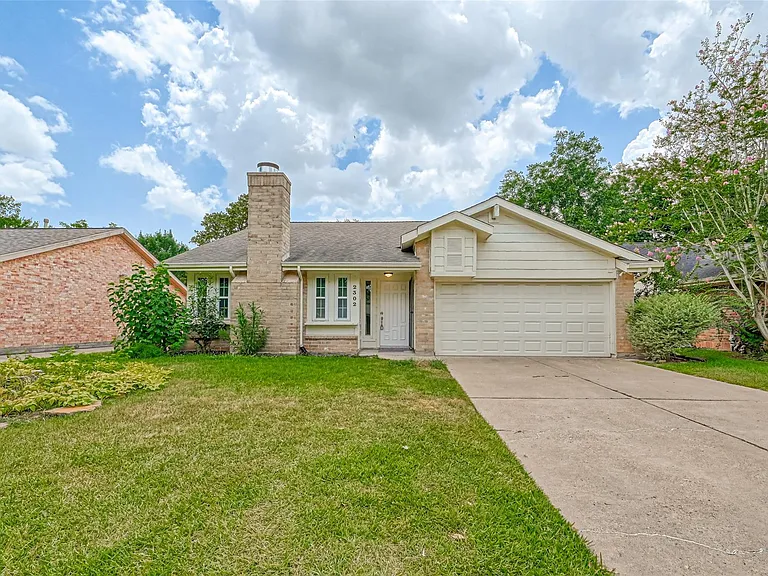 2302 Brook View Ln — Photo 1