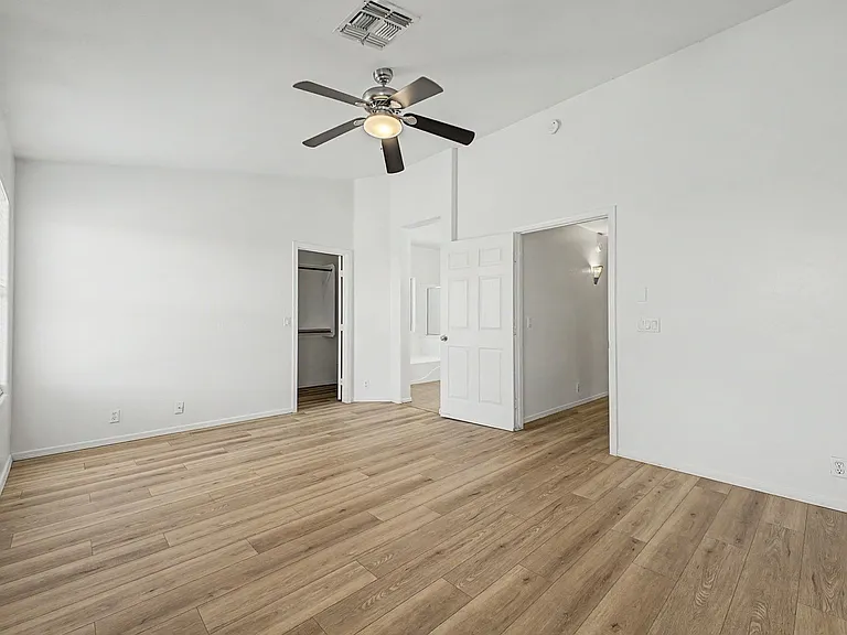 930 E Harwell Rd — Photo 14