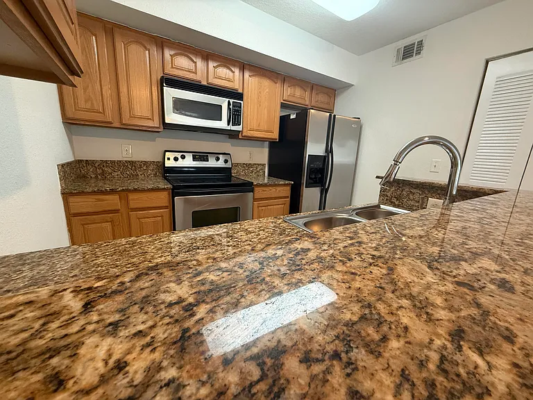 231 SW Palm Dr #107 — Photo 7