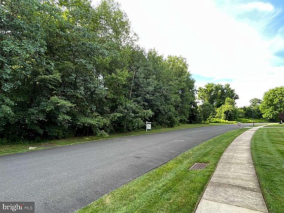 3rd image of 206 Churchill Way