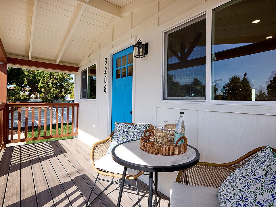 Cute cottage with a front porch deck, perfect for people watching!