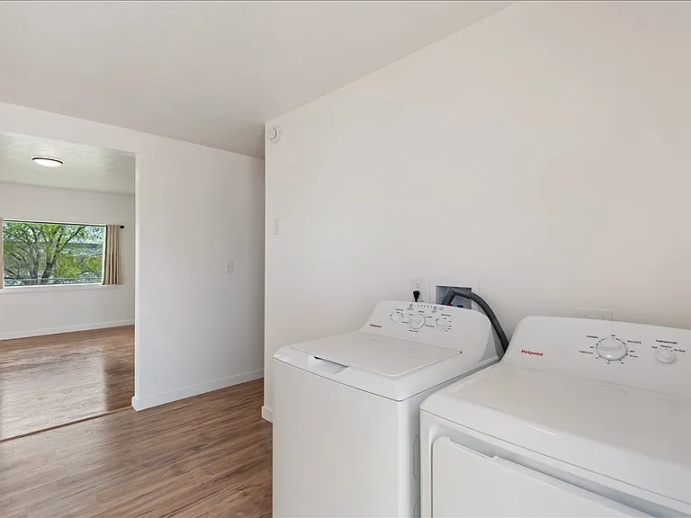 850 Riverside Ave — Photo 8