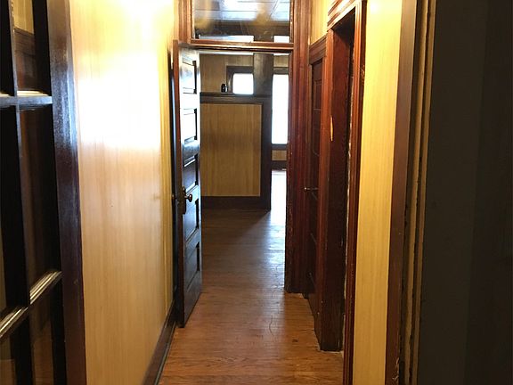 5th image of 218 S Main St APT 1
