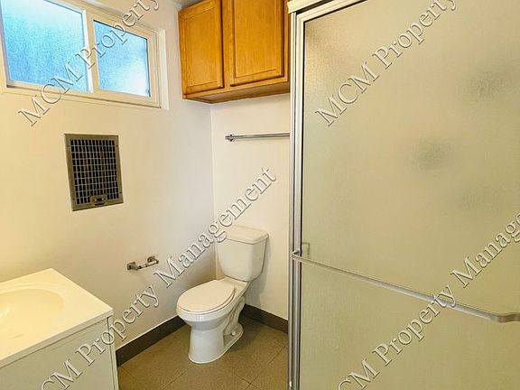 3rd image of 19419 Victory Blvd APT 5