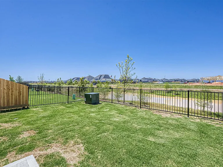 5554 Amber Brook Ln — Photo 34
