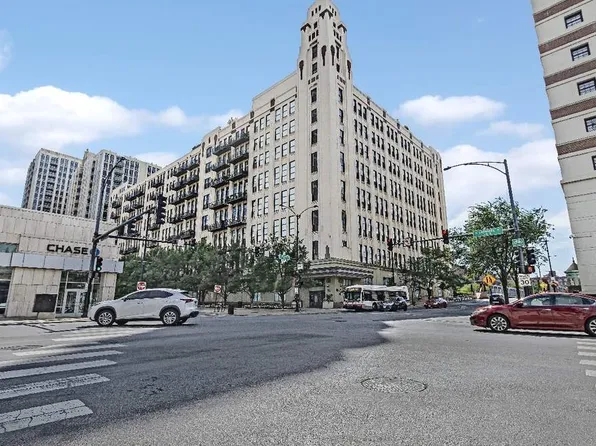 758 N Larrabee St APT 425, Chicago, IL 60654