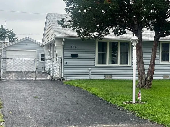 8801 S Corcoran Rd, Hometown, IL 60456