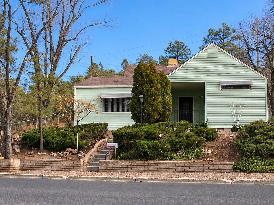 809 Coronado Ave