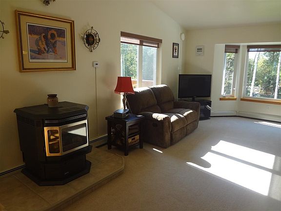 5th image of 412 Hillside Dr