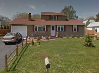 1 Bray Ln, Bristol, RI 02809