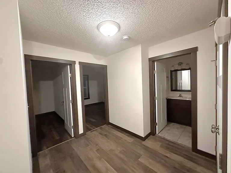 360 N Knowles Ave #B — Photo 15