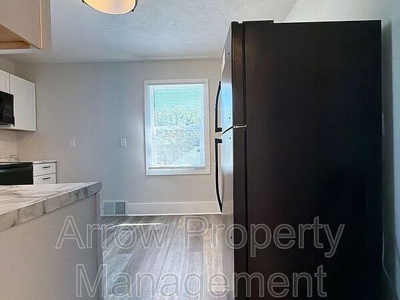 4th image of 926 A St #D