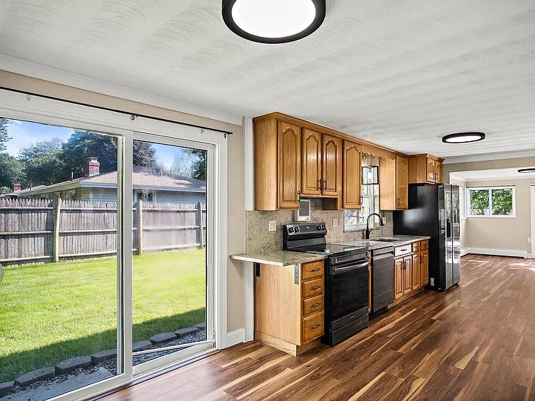 8 Carver Rd — Photo 16