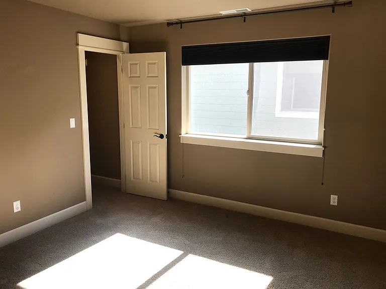 3527 NE Crystal Springs Dr — Photo 17