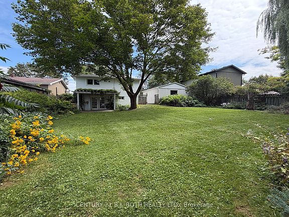 3rd image of 72 Allan St