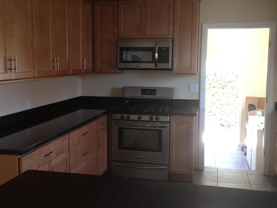 1st image of 930 Missouri St
