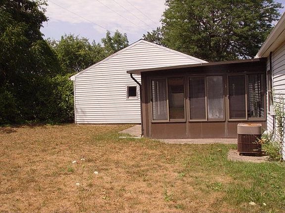 2nd image of 636 Garnet Ct #P