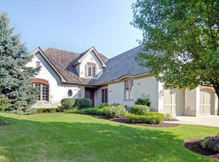 51 Forest Gate Cir, Oak Brook, IL 60523