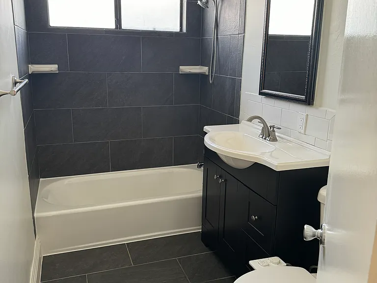 4231 Dixie Canyon Ave #D — Photo 3