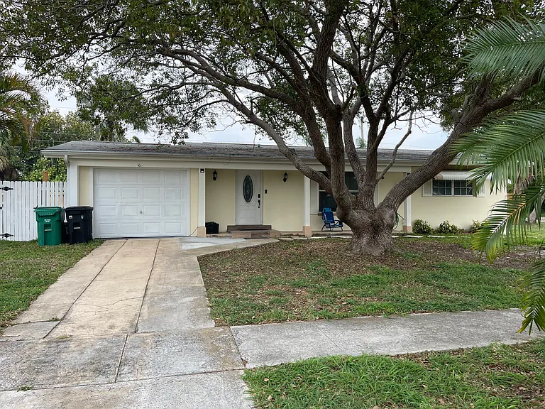 173 SE Placita Ctport Street Lucie — Photo 2
