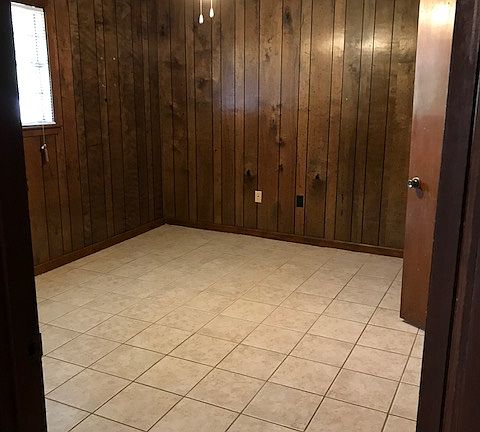 3rd image of 413 Mary St