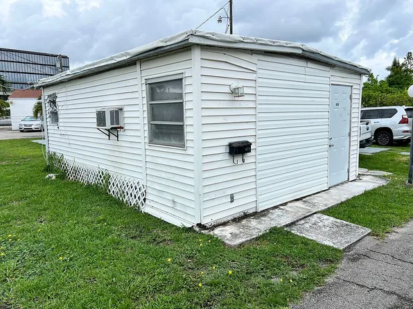 421 Maple St, Hallandale Beach, FL 33009