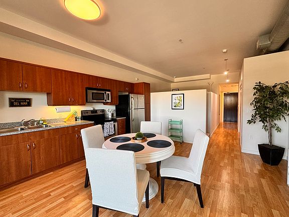 3rd image of 889 Date St Unit 438